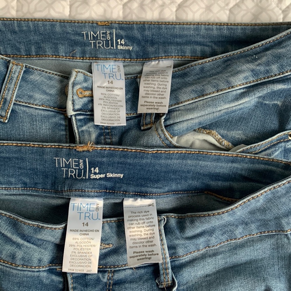 Bundle of 2! EUC distressed skinny jeans